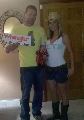 Illustration for article titled Here Are Many More Shots of People Pretending To Be Brett Favre And Jenn Sterger